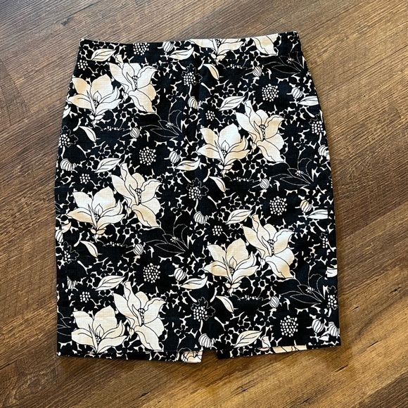 J.Crew Pencil skirt womens size 4‎ black and cream floral linen blend - Picture 1 of 3